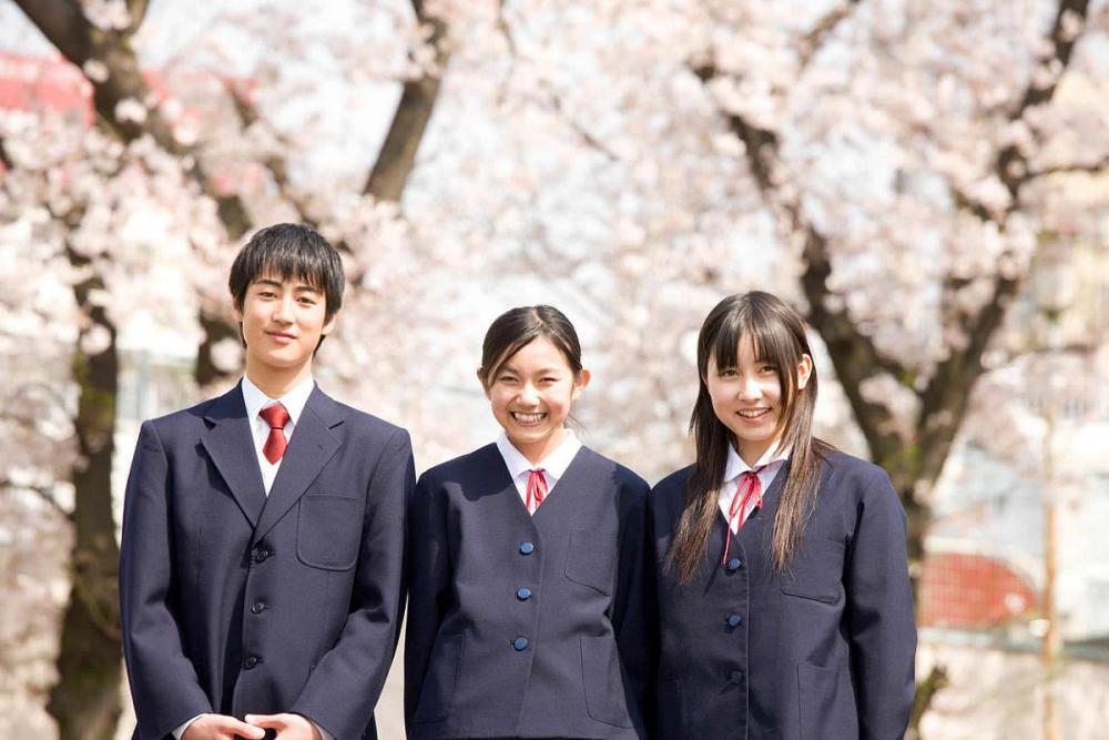 学年別 小学校 中学校 高校 年齢 生年月日早見表 年収ガイド