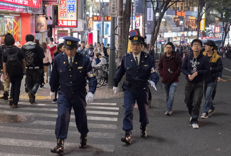 警察官の年収 総務省発表 ボーナス 退職金 都道府県別のすべてがわかるページ 年収ガイド