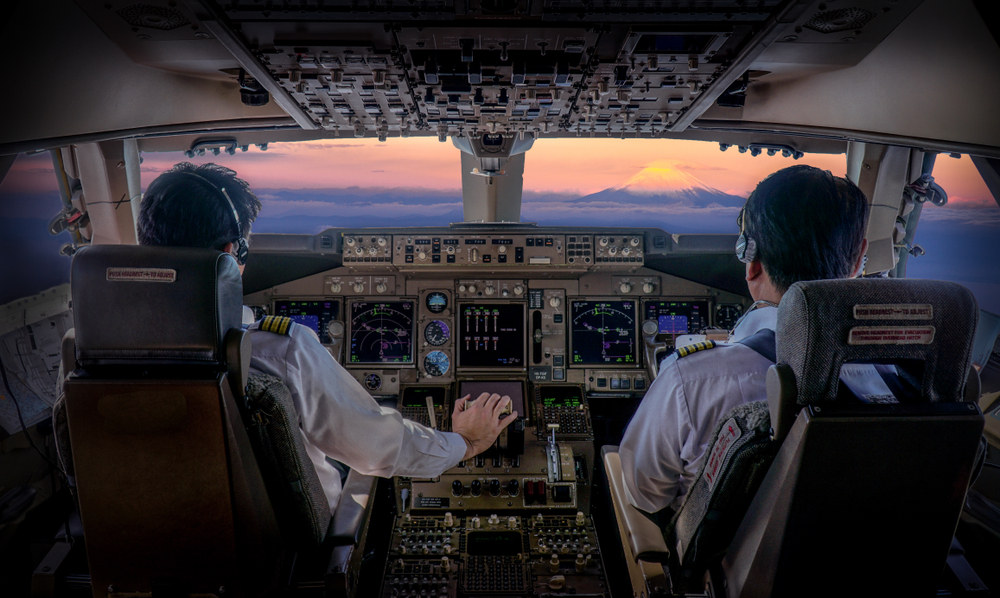 航空機操縦士 パイロット の年収 厚労省発表 ボーナス 都道府県別 年齢別年収推移がわかるページ 年収ガイド