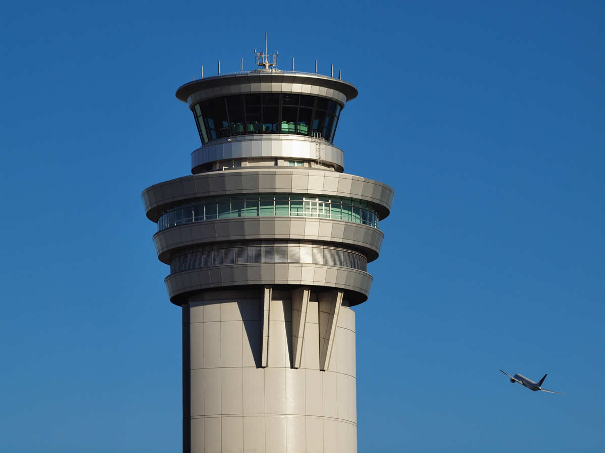 航空 管制 官 年収